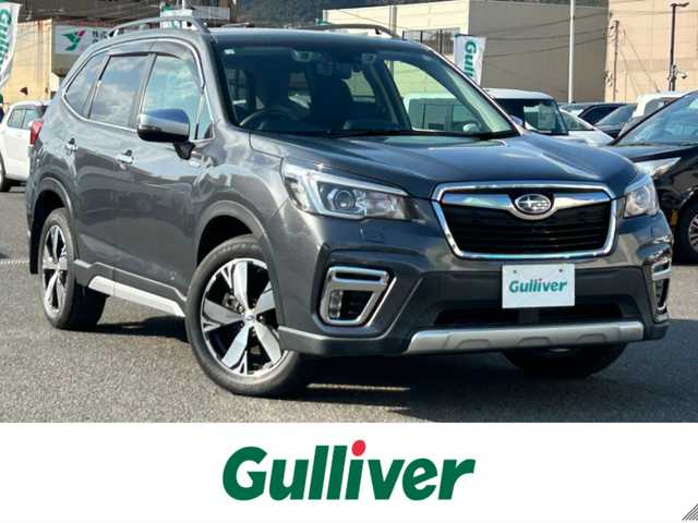 スバル フォレスター ハイブリッド アドバンス 広島県 2020(令2)年 5.7万km マグネタイトグレーメタリック 純正８インチナビ　　　　CN-LR840DFD/ 「Bluetooth/フルセグ/CD/DVD」/ALPINEフリップダウンモニター　　TMX-RM3205/ステアリングヒーター　/全席シートヒーター　/シートメモリ　/デジタルインナーミラー/ハーフレザーシート　/レーダークルーズコントロール/バックカメラ/パドルシフト　/ヘッドライトレベライザー/衝突軽減ブレーキシステム　/ＥＴＣ/ドライブレコーダー/車線逸脱防止システム/コーナーセンサー/LEDヘッドライト/純正１８インチアルミ/純正フロアマット/スマートキー/プッシュスタート/保証書/取扱説明書