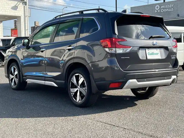 スバル フォレスター ハイブリッド アドバンス 広島県 2020(令2)年 5.7万km マグネタイトグレーメタリック 純正８インチナビ　　　　CN-LR840DFD/ 「Bluetooth/フルセグ/CD/DVD」/ALPINEフリップダウンモニター　　TMX-RM3205/ステアリングヒーター　/全席シートヒーター　/シートメモリ　/デジタルインナーミラー/ハーフレザーシート　/レーダークルーズコントロール/バックカメラ/パドルシフト　/ヘッドライトレベライザー/衝突軽減ブレーキシステム　/ＥＴＣ/ドライブレコーダー/車線逸脱防止システム/コーナーセンサー/LEDヘッドライト/純正１８インチアルミ/純正フロアマット/スマートキー/プッシュスタート/保証書/取扱説明書