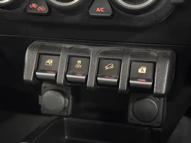 スズキ ジムニー シエラ JC 三重県 2021(令3)年 3.8万km ブルーイッシュブラックパール3 ガソリン/パートタイム4WD/フロア4AT/カロッツェリア 8インチ『楽ナビ』 AVIC-RL711/（CD/DVD/MSV/SD/FM/AM/TV/Bluetooth/iPod/USB/HDMI/AUX）/バックカメラ/ドライブレコーダー 前後/ビルトイン ETC/安全/・デュアルセンサーブレーキサポート/・車線逸脱警報機能/・ふらつき警報機能/・標識認識機能/・ハイビームアシスト/・トラクションコントロールシステム/・ヒルディセントコントロール/など/装備/・シートカバー（革調）/・クルーズコントロール/・シートヒーター（D/N）/・オートエアコン/・ステアリングスイッチ/・オートライト/・LEDヘッドランプ/・フロントフォグランプ/・プッシュスタート/・電動格納ドアミラー/・純正15inAW/・背面スペアタイヤ/・保/取/ナビ取/・スマートキーx1/など