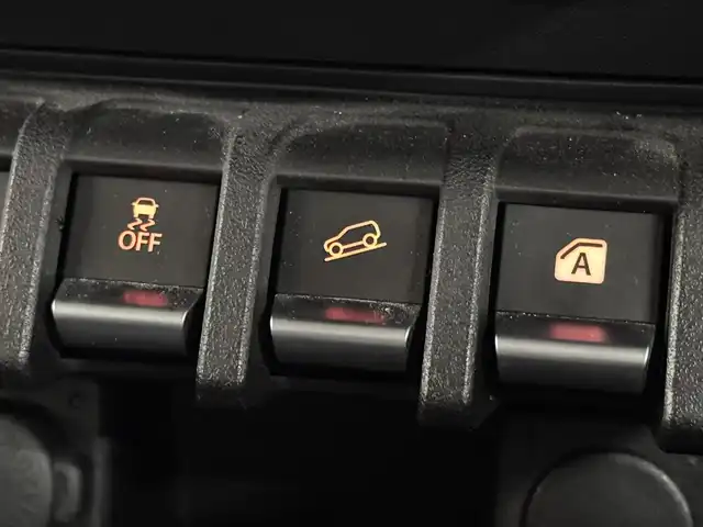 スズキ ジムニー シエラ JC 三重県 2021(令3)年 3.8万km ブルーイッシュブラックパール3 ガソリン/パートタイム4WD/フロア4AT/カロッツェリア 8インチ『楽ナビ』 AVIC-RL711/（CD/DVD/MSV/SD/FM/AM/TV/Bluetooth/iPod/USB/HDMI/AUX）/バックカメラ/ドライブレコーダー 前後/ビルトイン ETC/安全/・デュアルセンサーブレーキサポート/・車線逸脱警報機能/・ふらつき警報機能/・標識認識機能/・ハイビームアシスト/・トラクションコントロールシステム/・ヒルディセントコントロール/など/装備/・シートカバー（革調）/・クルーズコントロール/・シートヒーター（D/N）/・オートエアコン/・ステアリングスイッチ/・オートライト/・LEDヘッドランプ/・フロントフォグランプ/・プッシュスタート/・電動格納ドアミラー/・純正15inAW/・背面スペアタイヤ/・保/取/ナビ取/・スマートキーx1/など