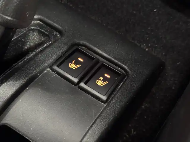 スズキ ジムニー シエラ JC 三重県 2021(令3)年 3.8万km ブルーイッシュブラックパール3 ガソリン/パートタイム4WD/フロア4AT/カロッツェリア 8インチ『楽ナビ』 AVIC-RL711/（CD/DVD/MSV/SD/FM/AM/TV/Bluetooth/iPod/USB/HDMI/AUX）/バックカメラ/ドライブレコーダー 前後/ビルトイン ETC/安全/・デュアルセンサーブレーキサポート/・車線逸脱警報機能/・ふらつき警報機能/・標識認識機能/・ハイビームアシスト/・トラクションコントロールシステム/・ヒルディセントコントロール/など/装備/・シートカバー（革調）/・クルーズコントロール/・シートヒーター（D/N）/・オートエアコン/・ステアリングスイッチ/・オートライト/・LEDヘッドランプ/・フロントフォグランプ/・プッシュスタート/・電動格納ドアミラー/・純正15inAW/・背面スペアタイヤ/・保/取/ナビ取/・スマートキーx1/など
