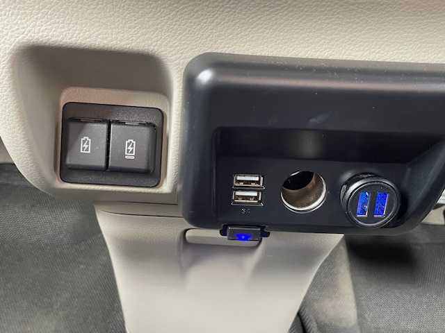 スズキ エブリィ ワゴン PZターボ 埼玉県 2024(令6)年 1.4万km パールホワイト 社外メモリナビ（Ｂｌｕｅｔｏｏｔｈ、フルセグＴＶ）/バックカメラ/ＥＴＣ2.0/４ＷＤ/ターボ/ＵＳＢ入力端子/スペアキー/前後ドラレコ/Ｄ席シートヒーター/片側パワスラ/純正エアロ/社外アルミ/ＬＥＤヘッド/プッシュスタート/スマートキー/保証書/ナビ取扱説明書/取扱説明書/オートエアコン/オートライト/レザーシート/社外フロアマット/ベンチシート/横滑り防止装置/レーンキープアシスト/ダブルエアバッグ/衝突軽減システム/デジタルインナーミラー/アイドリングストップ