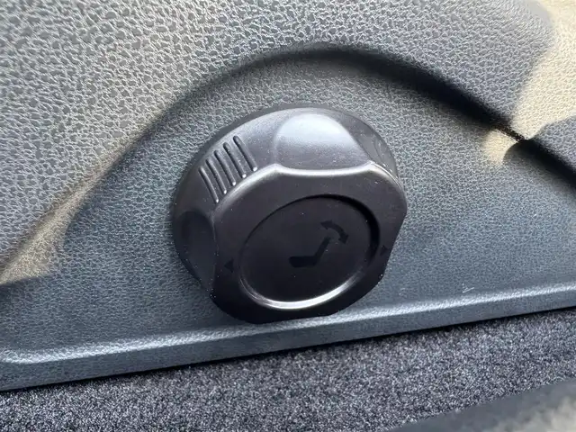 日産 ＧＴ－Ｒ プレミアムエディション 三重県 2016(平28)年 2.5万km メテオフレークブラックパール カーウイングスナビゲーションシステム/・8インチワイドディスプレイ/・HDDナビ/・地デジTV/・DVD/CD/・Bluetooth/BOSEサウンドシステム/・アクティブノイズコントロール/・アクティブサウンドコントロール/バックビューモニター/クリアランスソナー /ブラック革/パールスエードコンビシート/前席パワーシート/前席シートヒーター/純正ドライブレコーダー/ビルトインETC/純正20インチRAYS製5本Y字スポークブラック塗装アルミホイール/ダンプトロニック(BILSTEIN製電子制御可変ダンパー)/brembo製フロント6ポッド/リア4ポッドイエロー塗装ブレーキキャリパー/ドリルドブレーキローター/ダークグレー塗装フロントスポイラー /ダークグレー塗装サイドシルスポイラー/ボディ同色リアスポイラー/チタン合金製マフラー一体ダークグレー塗装リアアンダースポイラー/リアフォグランプ/LEDヘッドランプ/・オートライト/LEDフォグランプ/プッシュエンジンスタート/インテリジェントキー