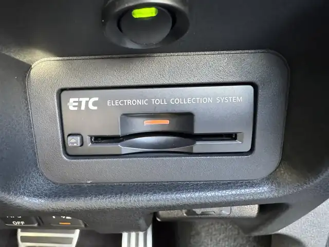 日産 ＧＴ－Ｒ プレミアムエディション 三重県 2016(平28)年 2.5万km メテオフレークブラックパール カーウイングスナビゲーションシステム/・8インチワイドディスプレイ/・HDDナビ/・地デジTV/・DVD/CD/・Bluetooth/BOSEサウンドシステム/・アクティブノイズコントロール/・アクティブサウンドコントロール/バックビューモニター/クリアランスソナー /ブラック革/パールスエードコンビシート/前席パワーシート/前席シートヒーター/純正ドライブレコーダー/ビルトインETC/純正20インチRAYS製5本Y字スポークブラック塗装アルミホイール/ダンプトロニック(BILSTEIN製電子制御可変ダンパー)/brembo製フロント6ポッド/リア4ポッドイエロー塗装ブレーキキャリパー/ドリルドブレーキローター/ダークグレー塗装フロントスポイラー /ダークグレー塗装サイドシルスポイラー/ボディ同色リアスポイラー/チタン合金製マフラー一体ダークグレー塗装リアアンダースポイラー/リアフォグランプ/LEDヘッドランプ/・オートライト/LEDフォグランプ/プッシュエンジンスタート/インテリジェントキー