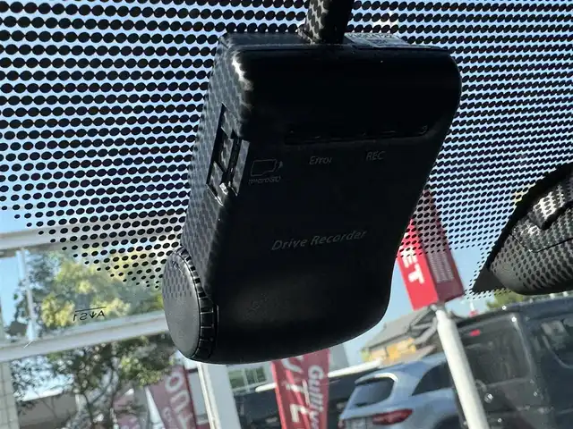 日産 ＧＴ－Ｒ プレミアムエディション 三重県 2016(平28)年 2.5万km メテオフレークブラックパール カーウイングスナビゲーションシステム/・8インチワイドディスプレイ/・HDDナビ/・地デジTV/・DVD/CD/・Bluetooth/BOSEサウンドシステム/・アクティブノイズコントロール/・アクティブサウンドコントロール/バックビューモニター/クリアランスソナー /ブラック革/パールスエードコンビシート/前席パワーシート/前席シートヒーター/純正ドライブレコーダー/ビルトインETC/純正20インチRAYS製5本Y字スポークブラック塗装アルミホイール/ダンプトロニック(BILSTEIN製電子制御可変ダンパー)/brembo製フロント6ポッド/リア4ポッドイエロー塗装ブレーキキャリパー/ドリルドブレーキローター/ダークグレー塗装フロントスポイラー /ダークグレー塗装サイドシルスポイラー/ボディ同色リアスポイラー/チタン合金製マフラー一体ダークグレー塗装リアアンダースポイラー/リアフォグランプ/LEDヘッドランプ/・オートライト/LEDフォグランプ/プッシュエンジンスタート/インテリジェントキー