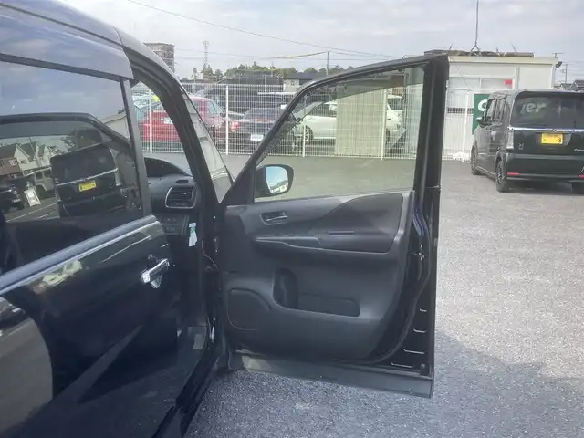 日産 セレナ ハイウェイスター 埼玉県 2016(平28)年 14.1万km ダイヤモンドブラック (株)IDOMが運営する【じしゃロン鳩ヶ谷店】の自社ローン専用車両になりますこちらは現金またはオートローンご利用時の価格です。自社ローンご希望の方は別途その旨お申付け下さい/登録時140505km/純正メモリナビ(品番:MM516D-L)/フルセグTV/純正フリップダウンモニター/アラウンドビューモニター/エマージェンシーブレーキ/クルーズコントロール/ビルトインETC/前後コーナーセンサー/両側パワースライドドア/ハンズフリーオートスライドドア/ワンタッチオートスライドドア/スマートマルチセンターシート/前席背面シートテーブル/プッシュスタート/スマートキー/革巻きステアリング/ステアリングリモコン/アイドリングストップ/オートライト/純正HIDヘッドライト/ヘッドライトレベライザー/純正16インチAW/ダブル/サイド/カーテンエアバッグ/横滑り防止装置/電動格納機能付きウインカーミラー