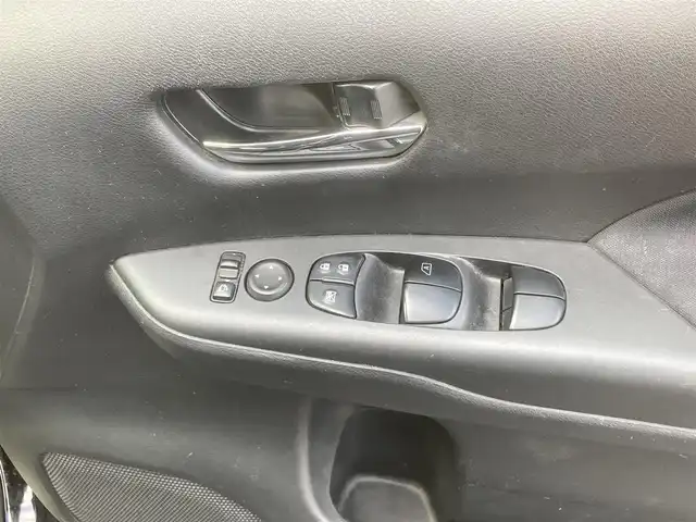 日産 セレナ ハイウェイスター 埼玉県 2016(平28)年 14.1万km ダイヤモンドブラック (株)IDOMが運営する【じしゃロン鳩ヶ谷店】の自社ローン専用車両になりますこちらは現金またはオートローンご利用時の価格です。自社ローンご希望の方は別途その旨お申付け下さい/登録時140505km/純正メモリナビ(品番:MM516D-L)/フルセグTV/純正フリップダウンモニター/アラウンドビューモニター/エマージェンシーブレーキ/クルーズコントロール/ビルトインETC/前後コーナーセンサー/両側パワースライドドア/ハンズフリーオートスライドドア/ワンタッチオートスライドドア/スマートマルチセンターシート/前席背面シートテーブル/プッシュスタート/スマートキー/革巻きステアリング/ステアリングリモコン/アイドリングストップ/オートライト/純正HIDヘッドライト/ヘッドライトレベライザー/純正16インチAW/ダブル/サイド/カーテンエアバッグ/横滑り防止装置/電動格納機能付きウインカーミラー