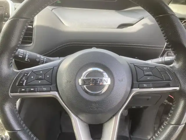 日産 セレナ ハイウェイスター 埼玉県 2016(平28)年 14.1万km ダイヤモンドブラック (株)IDOMが運営する【じしゃロン鳩ヶ谷店】の自社ローン専用車両になりますこちらは現金またはオートローンご利用時の価格です。自社ローンご希望の方は別途その旨お申付け下さい/登録時140505km/純正メモリナビ(品番:MM516D-L)/フルセグTV/純正フリップダウンモニター/アラウンドビューモニター/エマージェンシーブレーキ/クルーズコントロール/ビルトインETC/前後コーナーセンサー/両側パワースライドドア/ハンズフリーオートスライドドア/ワンタッチオートスライドドア/スマートマルチセンターシート/前席背面シートテーブル/プッシュスタート/スマートキー/革巻きステアリング/ステアリングリモコン/アイドリングストップ/オートライト/純正HIDヘッドライト/ヘッドライトレベライザー/純正16インチAW/ダブル/サイド/カーテンエアバッグ/横滑り防止装置/電動格納機能付きウインカーミラー