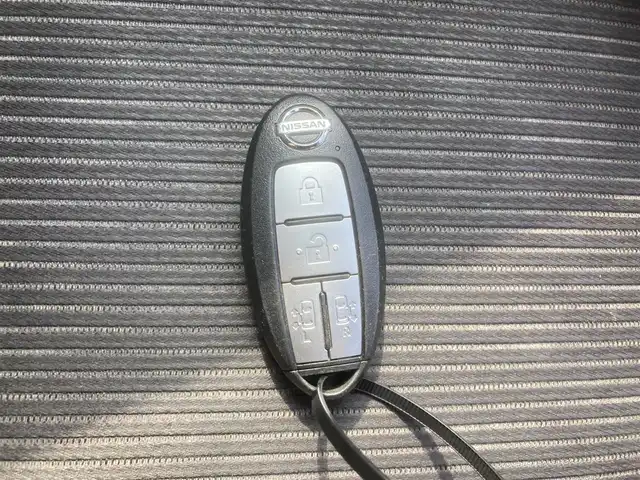 日産 セレナ ハイウェイスター 埼玉県 2016(平28)年 14.1万km ダイヤモンドブラック (株)IDOMが運営する【じしゃロン鳩ヶ谷店】の自社ローン専用車両になりますこちらは現金またはオートローンご利用時の価格です。自社ローンご希望の方は別途その旨お申付け下さい/登録時140505km/純正メモリナビ(品番:MM516D-L)/フルセグTV/純正フリップダウンモニター/アラウンドビューモニター/エマージェンシーブレーキ/クルーズコントロール/ビルトインETC/前後コーナーセンサー/両側パワースライドドア/ハンズフリーオートスライドドア/ワンタッチオートスライドドア/スマートマルチセンターシート/前席背面シートテーブル/プッシュスタート/スマートキー/革巻きステアリング/ステアリングリモコン/アイドリングストップ/オートライト/純正HIDヘッドライト/ヘッドライトレベライザー/純正16インチAW/ダブル/サイド/カーテンエアバッグ/横滑り防止装置/電動格納機能付きウインカーミラー