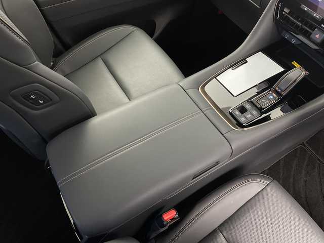 トヨタ アルファードハイブリット Z 新潟県 2024(令6)年 0.6万km ブラック ムーンルーフ/純正14インチコネクティッドナビ/フルセグTV/BT/USB/バック/サイド/フロントカメラ/・ブラインドスポットモニター/・クリアランスソナー/カラーヘッドアップディスプレイ/ETC2.0/おくだけ充電/デジタルインナーミラー/ステアリングヒーター/快適温熱シート/ベンチレーションシート（フロント・セカンドシート）/リヤヒーターエアカーテン/D/N席パワーシート/レザーシート/ウッドコンビステアリング/パワースライドドア/パワーバックドア/オートライト/3眼LEDヘッドランプ/純正18インチアルミホイール/パワーサイドサンシェード/プッシュスタート/スマートキー