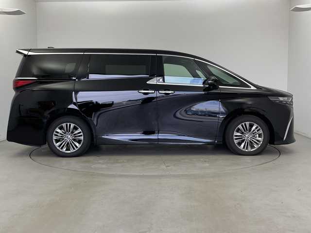 トヨタ アルファードハイブリット Z 新潟県 2024(令6)年 0.6万km ブラック ムーンルーフ/純正14インチコネクティッドナビ/フルセグTV/BT/USB/バック/サイド/フロントカメラ/・ブラインドスポットモニター/・クリアランスソナー/カラーヘッドアップディスプレイ/ETC2.0/おくだけ充電/デジタルインナーミラー/ステアリングヒーター/快適温熱シート/ベンチレーションシート（フロント・セカンドシート）/リヤヒーターエアカーテン/D/N席パワーシート/レザーシート/ウッドコンビステアリング/パワースライドドア/パワーバックドア/オートライト/3眼LEDヘッドランプ/純正18インチアルミホイール/パワーサイドサンシェード/プッシュスタート/スマートキー