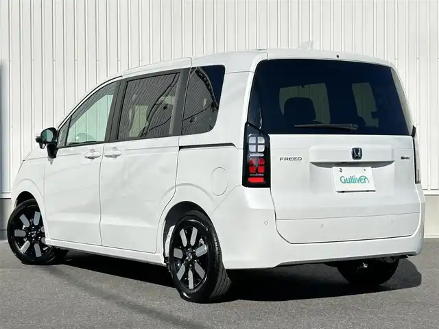 ホンダ フリード ハイブリット e:HEV AIR EX 群馬県 2025(令7)年 0.1万km プラチナホワイトパール ホンダセンシング/・衝突軽減ブレーキ（CMBS）/・歩行者事故低減ステアリング/・路外逸脱抑制機能/・渋滞追従機能付アダプティブクルーズコントロール/・車線維持支援システム（LKAS）/・ブラインドスポットインフォメーション/・誤発進抑制機能/・後方誤発進抑制機能/・パーキングセンサーシステム/・アダプティブドライビングビーム/両側パワースライドドア/LEDヘッドライト/ハーフレザーシート/D/Nシートヒーター/プッシュスタート/スマートキー/ステアリングリモコン/純正15インチアルミホイール