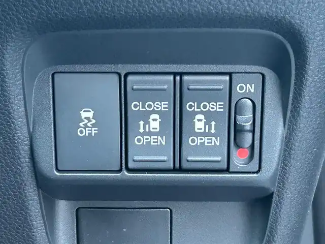 ホンダ フリード ハイブリット e:HEV AIR EX 群馬県 2025(令7)年 0.1万km プラチナホワイトパール ホンダセンシング/・衝突軽減ブレーキ（CMBS）/・歩行者事故低減ステアリング/・路外逸脱抑制機能/・渋滞追従機能付アダプティブクルーズコントロール/・車線維持支援システム（LKAS）/・ブラインドスポットインフォメーション/・誤発進抑制機能/・後方誤発進抑制機能/・パーキングセンサーシステム/・アダプティブドライビングビーム/両側パワースライドドア/LEDヘッドライト/ハーフレザーシート/D/Nシートヒーター/プッシュスタート/スマートキー/ステアリングリモコン/純正15インチアルミホイール