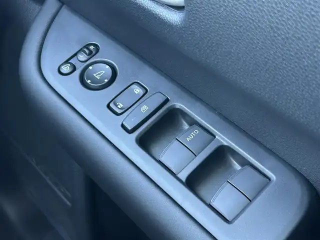 ホンダ フリード ハイブリット e:HEV AIR EX 群馬県 2025(令7)年 0.1万km プラチナホワイトパール ホンダセンシング/・衝突軽減ブレーキ（CMBS）/・歩行者事故低減ステアリング/・路外逸脱抑制機能/・渋滞追従機能付アダプティブクルーズコントロール/・車線維持支援システム（LKAS）/・ブラインドスポットインフォメーション/・誤発進抑制機能/・後方誤発進抑制機能/・パーキングセンサーシステム/・アダプティブドライビングビーム/両側パワースライドドア/LEDヘッドライト/ハーフレザーシート/D/Nシートヒーター/プッシュスタート/スマートキー/ステアリングリモコン/純正15インチアルミホイール