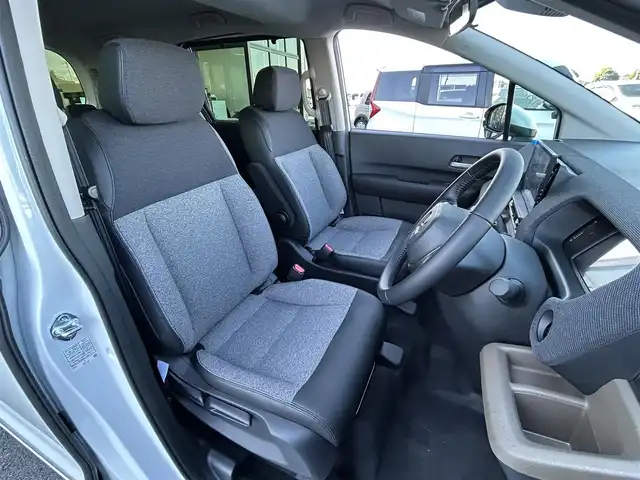 ホンダ フリード ハイブリット e:HEV AIR EX 群馬県 2025(令7)年 0.1万km プラチナホワイトパール ホンダセンシング/・衝突軽減ブレーキ（CMBS）/・歩行者事故低減ステアリング/・路外逸脱抑制機能/・渋滞追従機能付アダプティブクルーズコントロール/・車線維持支援システム（LKAS）/・ブラインドスポットインフォメーション/・誤発進抑制機能/・後方誤発進抑制機能/・パーキングセンサーシステム/・アダプティブドライビングビーム/両側パワースライドドア/LEDヘッドライト/ハーフレザーシート/D/Nシートヒーター/プッシュスタート/スマートキー/ステアリングリモコン/純正15インチアルミホイール