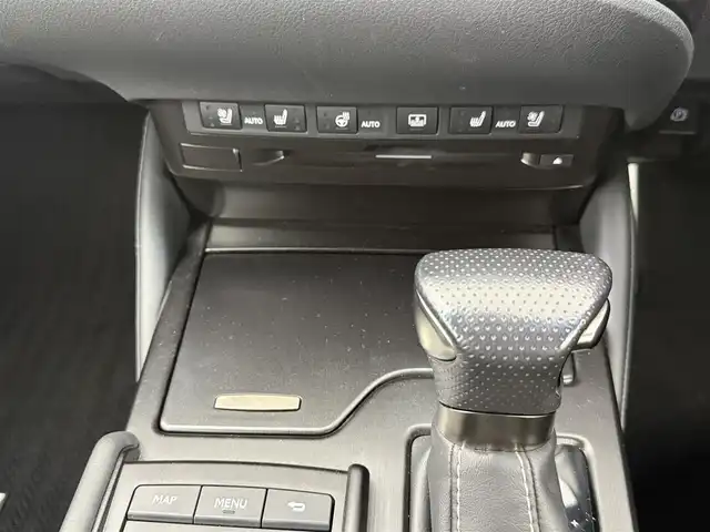 レクサス ＥＳ 300h Fスポーツ 愛知県 2020(令2)年 5.2万km ホワイトノーヴァガラスフレーク 純正ナビ/パノラマミックビューモニター/サンルーフ/レザーシート/デジタルインナーミラー/ブラインドスポットモニター/ETC2.0/プリクラッシュセーフティ/純正19インチアルミホイール/レーダークルーズコントロール/フルセグTV/ドライブレコーダー/シートヒーター/シートベンチレーション