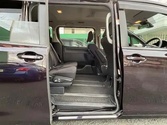 トヨタ ノア X 東京都 2019(平31)年 2.6万km ボルドーマイカメタリック ワンオーナー/トヨタセーフティセンス/・プリクラッシュセーフティ/・レーンディパチャーアラート/・オートマチックハイビーム/純正ナビ（NSCN-W68）/・ＴＶ/Bluetooth/DVD/両側電動スライドドア/プッシュスタート/スマートキー/リヤオートエアコン/オートライト/オートハイビーム/ETC/スペアキー/新車時保証書/取扱説明書