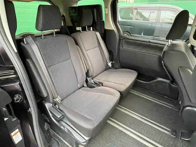 トヨタ ノア X 東京都 2019(平31)年 2.6万km ボルドーマイカメタリック ワンオーナー/トヨタセーフティセンス/・プリクラッシュセーフティ/・レーンディパチャーアラート/・オートマチックハイビーム/純正ナビ（NSCN-W68）/・ＴＶ/Bluetooth/DVD/両側電動スライドドア/プッシュスタート/スマートキー/リヤオートエアコン/オートライト/オートハイビーム/ETC/スペアキー/新車時保証書/取扱説明書