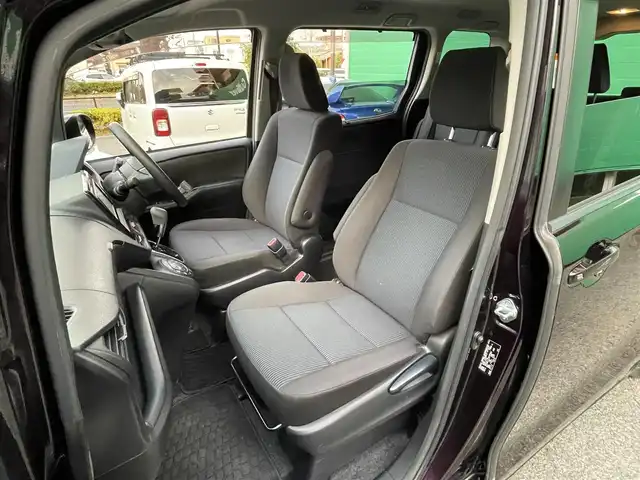 トヨタ ノア X 東京都 2019(平31)年 2.6万km ボルドーマイカメタリック ワンオーナー/トヨタセーフティセンス/・プリクラッシュセーフティ/・レーンディパチャーアラート/・オートマチックハイビーム/純正ナビ（NSCN-W68）/・ＴＶ/Bluetooth/DVD/両側電動スライドドア/プッシュスタート/スマートキー/リヤオートエアコン/オートライト/オートハイビーム/ETC/スペアキー/新車時保証書/取扱説明書