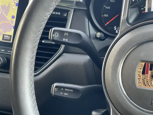 ポルシェ マカン 山梨県 2017(平29)年 5.2万km ヴァルカノグレーメタリック 中期　/ポルシェエントリー　/ＯＰ２０インチＡＷ　/シートヒーター/純正メモリナビ/Ｂカメラ　/Ｓカメラ　/カープレイ　/ＢＴ　/ＣＤ/ＤＶＤ　/濃灰半革　/ＥＴＣ　/ＰＤＬＳ　/Ｐバックドア　/ＬＫＡ　/クルコン