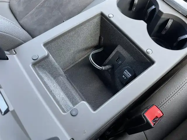 ポルシェ マカン 山梨県 2017(平29)年 5.2万km ヴァルカノグレーメタリック 中期　/ポルシェエントリー　/ＯＰ２０インチＡＷ　/シートヒーター/純正メモリナビ/Ｂカメラ　/Ｓカメラ　/カープレイ　/ＢＴ　/ＣＤ/ＤＶＤ　/濃灰半革　/ＥＴＣ　/ＰＤＬＳ　/Ｐバックドア　/ＬＫＡ　/クルコン