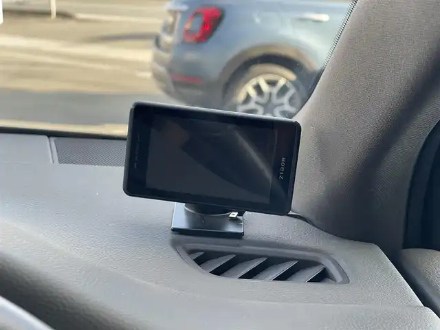 ポルシェ マカン 山梨県 2017(平29)年 5.2万km ヴァルカノグレーメタリック 中期　/ポルシェエントリー　/ＯＰ２０インチＡＷ　/シートヒーター/純正メモリナビ/Ｂカメラ　/Ｓカメラ　/カープレイ　/ＢＴ　/ＣＤ/ＤＶＤ　/濃灰半革　/ＥＴＣ　/ＰＤＬＳ　/Ｐバックドア　/ＬＫＡ　/クルコン