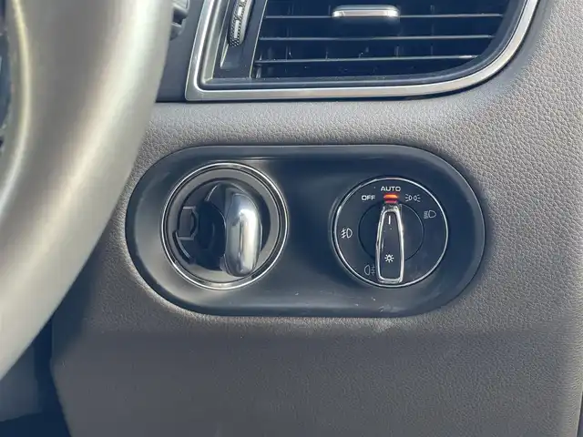 ポルシェ マカン 山梨県 2017(平29)年 5.2万km ヴァルカノグレーメタリック 中期　/ポルシェエントリー　/ＯＰ２０インチＡＷ　/シートヒーター/純正メモリナビ/Ｂカメラ　/Ｓカメラ　/カープレイ　/ＢＴ　/ＣＤ/ＤＶＤ　/濃灰半革　/ＥＴＣ　/ＰＤＬＳ　/Ｐバックドア　/ＬＫＡ　/クルコン