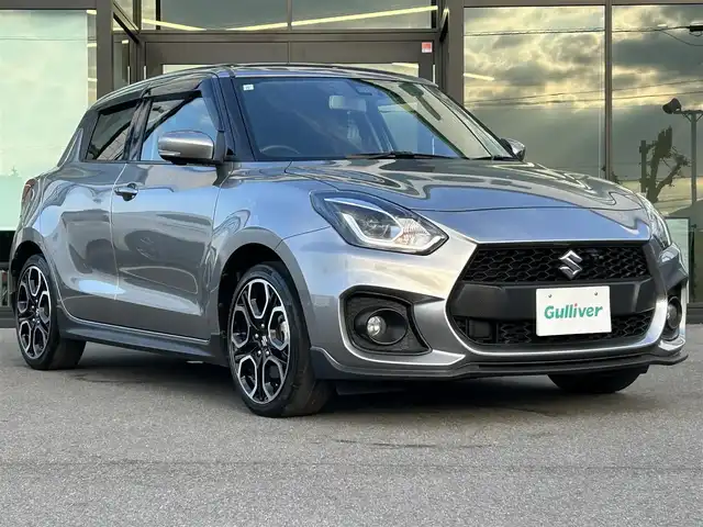スズキ スイフト スポーツ 愛媛県 2023(令5)年 5万km プレミアムシルバーメタリック 6速MT/純正8型ナビ（Bluetooth/フルセグTV）/アラウンドビューモニター/アダプティブクルーズコントロール/ETC/前後ドライブレコーダー/純正フロアマット/純正17インチアルミホイール/ブラインドスポットモニター/スズキセーフティサポート/ステアリングリモコン/トノカバー/前後コーナーセンサー/LEDヘッドライト/スマートキー