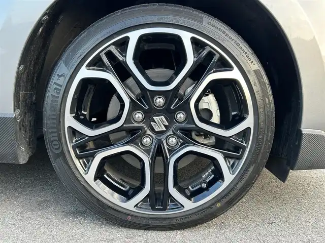 スズキ スイフト スポーツ 愛媛県 2023(令5)年 5万km プレミアムシルバーメタリック 6速MT/純正8型ナビ（Bluetooth/フルセグTV）/アラウンドビューモニター/アダプティブクルーズコントロール/ETC/前後ドライブレコーダー/純正フロアマット/純正17インチアルミホイール/ブラインドスポットモニター/スズキセーフティサポート/ステアリングリモコン/トノカバー/前後コーナーセンサー/LEDヘッドライト/スマートキー