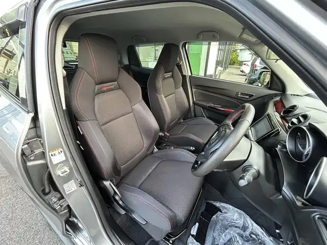 スズキ スイフト スポーツ 愛媛県 2023(令5)年 5万km プレミアムシルバーメタリック 6速MT/純正8型ナビ（Bluetooth/フルセグTV）/アラウンドビューモニター/アダプティブクルーズコントロール/ETC/前後ドライブレコーダー/純正フロアマット/純正17インチアルミホイール/ブラインドスポットモニター/スズキセーフティサポート/ステアリングリモコン/トノカバー/前後コーナーセンサー/LEDヘッドライト/スマートキー