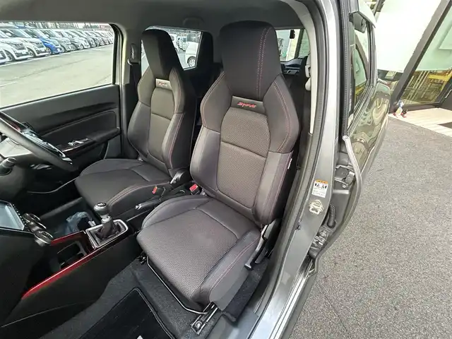 スズキ スイフト スポーツ 愛媛県 2023(令5)年 5万km プレミアムシルバーメタリック 6速MT/純正8型ナビ（Bluetooth/フルセグTV）/アラウンドビューモニター/アダプティブクルーズコントロール/ETC/前後ドライブレコーダー/純正フロアマット/純正17インチアルミホイール/ブラインドスポットモニター/スズキセーフティサポート/ステアリングリモコン/トノカバー/前後コーナーセンサー/LEDヘッドライト/スマートキー