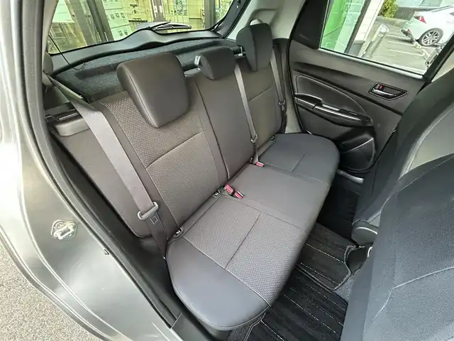 スズキ スイフト スポーツ 愛媛県 2023(令5)年 5万km プレミアムシルバーメタリック 6速MT/純正8型ナビ（Bluetooth/フルセグTV）/アラウンドビューモニター/アダプティブクルーズコントロール/ETC/前後ドライブレコーダー/純正フロアマット/純正17インチアルミホイール/ブラインドスポットモニター/スズキセーフティサポート/ステアリングリモコン/トノカバー/前後コーナーセンサー/LEDヘッドライト/スマートキー