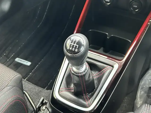 スズキ スイフト スポーツ 愛媛県 2023(令5)年 5万km プレミアムシルバーメタリック 6速MT/純正8型ナビ（Bluetooth/フルセグTV）/アラウンドビューモニター/アダプティブクルーズコントロール/ETC/前後ドライブレコーダー/純正フロアマット/純正17インチアルミホイール/ブラインドスポットモニター/スズキセーフティサポート/ステアリングリモコン/トノカバー/前後コーナーセンサー/LEDヘッドライト/スマートキー