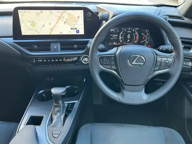 レクサス ＵＸ 200 愛知県 2023(令5)年 0.6万km グラファイトブラックガラスフレーク ワンオーナー/純正12.3型ディスプレイオーディオプラス/車載ナビ／Bluetootｈ／地デジＴＶ/バックビューカメラ/純正ＬＥＤヘッドライト/電動格納ミラー〈オート格納／リバース連動〉/ボディ同色リアスポイラー/純正17インチAW/レザーステアリング/サイド／カーテン／ニーエアバック/ビルトインETC2.0/Lexus Safety System +/・プリクラッシュセーフティ/・レーントレーシングアシスト/・オートマチックハイビーム/・レーダークルーズコントロール/・先行車発進告知/・ロードサインアシスト/スマートキー＆プッシュスタート