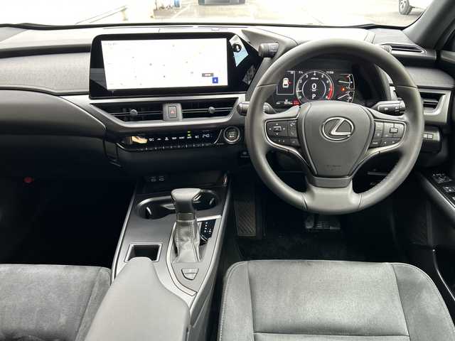 レクサス ＵＸ 200 愛知県 2023(令5)年 0.6万km グラファイトブラックガラスフレーク ワンオーナー/純正12.3型ディスプレイオーディオプラス/車載ナビ／Bluetootｈ／地デジＴＶ/バックビューカメラ/純正ＬＥＤヘッドライト/電動格納ミラー〈オート格納／リバース連動〉/ボディ同色リアスポイラー/純正17インチAW/レザーステアリング/サイド／カーテン／ニーエアバック/ビルトインETC2.0/Lexus Safety System +/・プリクラッシュセーフティ/・レーントレーシングアシスト/・オートマチックハイビーム/・レーダークルーズコントロール/・先行車発進告知/・ロードサインアシスト/スマートキー＆プッシュスタート