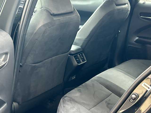 レクサス ＵＸ 200 愛知県 2023(令5)年 0.6万km グラファイトブラックガラスフレーク ワンオーナー/純正12.3型ディスプレイオーディオプラス/車載ナビ／Bluetootｈ／地デジＴＶ/バックビューカメラ/純正ＬＥＤヘッドライト/電動格納ミラー〈オート格納／リバース連動〉/ボディ同色リアスポイラー/純正17インチAW/レザーステアリング/サイド／カーテン／ニーエアバック/ビルトインETC2.0/Lexus Safety System +/・プリクラッシュセーフティ/・レーントレーシングアシスト/・オートマチックハイビーム/・レーダークルーズコントロール/・先行車発進告知/・ロードサインアシスト/スマートキー＆プッシュスタート