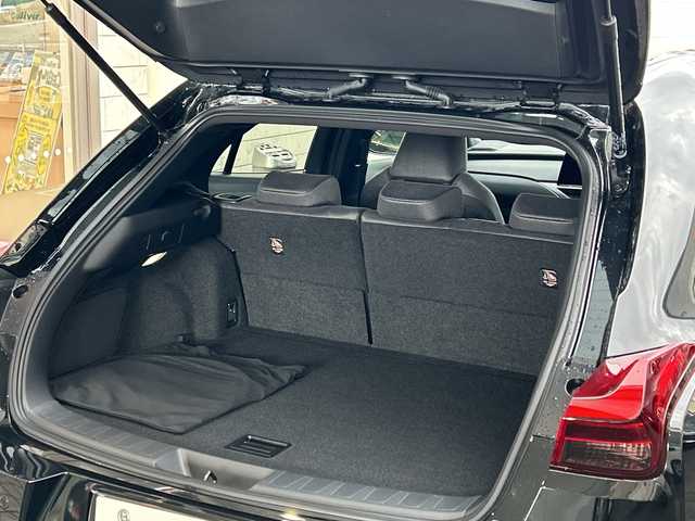 レクサス ＵＸ 200 愛知県 2023(令5)年 0.6万km グラファイトブラックガラスフレーク ワンオーナー/純正12.3型ディスプレイオーディオプラス/車載ナビ／Bluetootｈ／地デジＴＶ/バックビューカメラ/純正ＬＥＤヘッドライト/電動格納ミラー〈オート格納／リバース連動〉/ボディ同色リアスポイラー/純正17インチAW/レザーステアリング/サイド／カーテン／ニーエアバック/ビルトインETC2.0/Lexus Safety System +/・プリクラッシュセーフティ/・レーントレーシングアシスト/・オートマチックハイビーム/・レーダークルーズコントロール/・先行車発進告知/・ロードサインアシスト/スマートキー＆プッシュスタート