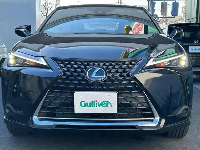 レクサス ＵＸ 200 愛知県 2023(令5)年 0.6万km グラファイトブラックガラスフレーク ワンオーナー/純正12.3型ディスプレイオーディオプラス/車載ナビ／Bluetootｈ／地デジＴＶ/バックビューカメラ/純正ＬＥＤヘッドライト/電動格納ミラー〈オート格納／リバース連動〉/ボディ同色リアスポイラー/純正17インチAW/レザーステアリング/サイド／カーテン／ニーエアバック/ビルトインETC2.0/Lexus Safety System +/・プリクラッシュセーフティ/・レーントレーシングアシスト/・オートマチックハイビーム/・レーダークルーズコントロール/・先行車発進告知/・ロードサインアシスト/スマートキー＆プッシュスタート