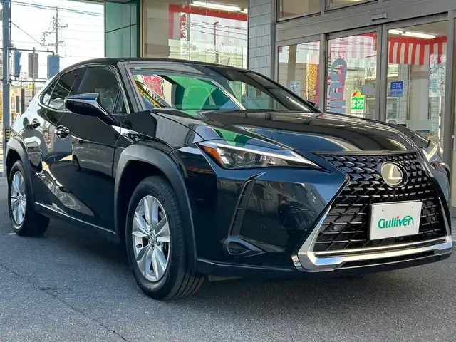 レクサス ＵＸ 200 愛知県 2023(令5)年 0.6万km グラファイトブラックガラスフレーク ワンオーナー/純正12.3型ディスプレイオーディオプラス/車載ナビ／Bluetootｈ／地デジＴＶ/バックビューカメラ/純正ＬＥＤヘッドライト/電動格納ミラー〈オート格納／リバース連動〉/ボディ同色リアスポイラー/純正17インチAW/レザーステアリング/サイド／カーテン／ニーエアバック/ビルトインETC2.0/Lexus Safety System +/・プリクラッシュセーフティ/・レーントレーシングアシスト/・オートマチックハイビーム/・レーダークルーズコントロール/・先行車発進告知/・ロードサインアシスト/スマートキー＆プッシュスタート