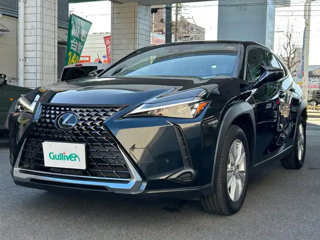 レクサス ＵＸ 200 愛知県 2023(令5)年 0.6万km グラファイトブラックガラスフレーク ワンオーナー/純正12.3型ディスプレイオーディオプラス/車載ナビ／Bluetootｈ／地デジＴＶ/バックビューカメラ/純正ＬＥＤヘッドライト/電動格納ミラー〈オート格納／リバース連動〉/ボディ同色リアスポイラー/純正17インチAW/レザーステアリング/サイド／カーテン／ニーエアバック/ビルトインETC2.0/Lexus Safety System +/・プリクラッシュセーフティ/・レーントレーシングアシスト/・オートマチックハイビーム/・レーダークルーズコントロール/・先行車発進告知/・ロードサインアシスト/スマートキー＆プッシュスタート