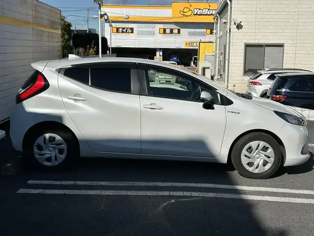 トヨタ アクア G 埼玉県 2023(令5)年 5.3万km プラチナホワイトパールマイカ 純正ナビ/　(Bluetooth/USB/Miracast/FM/AM)/バックカメラ/フルセグテレビ/ビルトインETC2.0/前方ドライブレコーダー/クルーズコントロール/車線逸脱警報/クリアランスソナー/オートLEDライト/オートハイビーム/プッシュスタート/スマートキー