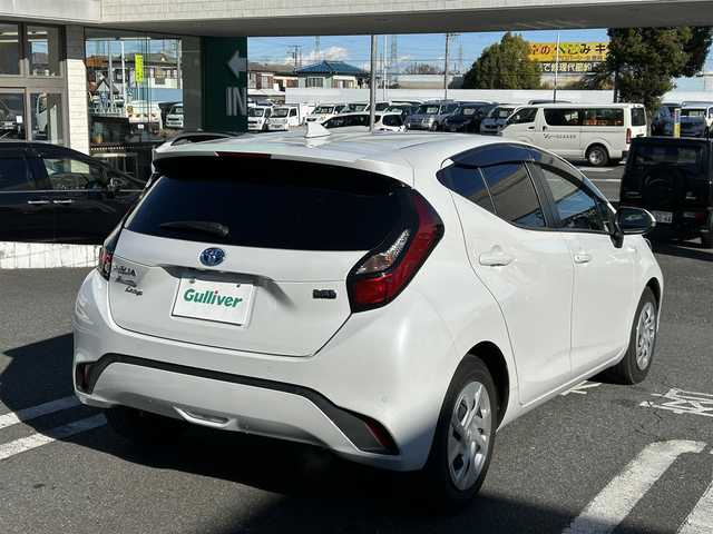 トヨタ アクア G 埼玉県 2023(令5)年 5.3万km プラチナホワイトパールマイカ 純正ナビ/　(Bluetooth/USB/Miracast/FM/AM)/バックカメラ/フルセグテレビ/ビルトインETC2.0/前方ドライブレコーダー/クルーズコントロール/衝突被害軽減ブレーキ/車線逸脱警報/クリアランスソナー/オートLEDライト/オートハイビーム/プッシュスタート/純正フロアマット/スマートキー