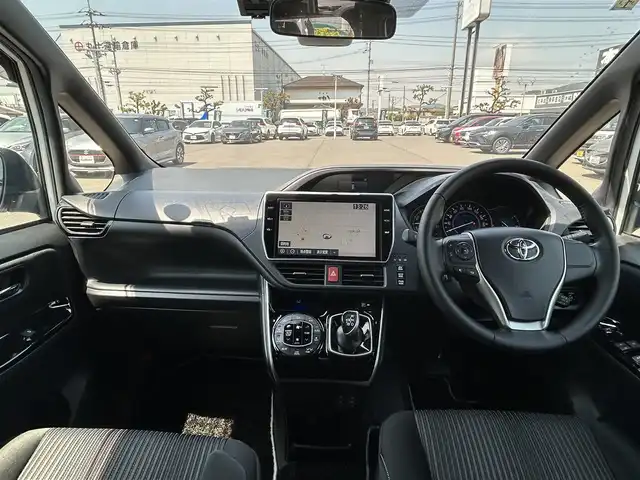 トヨタ ヴォクシー ハイブリッド ZS 煌Ⅱ 岡山県 2019(平31)年 5.1万km ホワイトパールクリスタルシャイン モデリスタエアロ/純正10インチナビ/（AM.FM.BT.TV.CD.DVD）/純正フリップダウンモニター/両側パワースライドドア/トヨタセーフティセンス/・プリクラッシュセーフティ/・オートマチックハイビーム/・レーンディパーチャアラート/バックカメラ/LEDヘッドライト/フォグランプ/びるといんETC/WAC