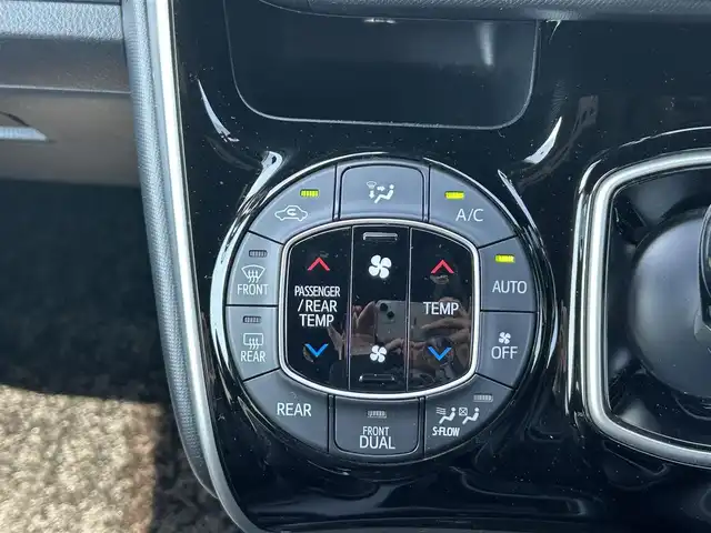 トヨタ ヴォクシー ハイブリッド ZS 煌Ⅱ 岡山県 2019(平31)年 5.1万km ホワイトパールクリスタルシャイン モデリスタエアロ/純正10インチナビ/（AM.FM.BT.TV.CD.DVD）/純正フリップダウンモニター/両側パワースライドドア/トヨタセーフティセンス/・プリクラッシュセーフティ/・オートマチックハイビーム/・レーンディパーチャアラート/バックカメラ/LEDヘッドライト/フォグランプ/びるといんETC/WAC