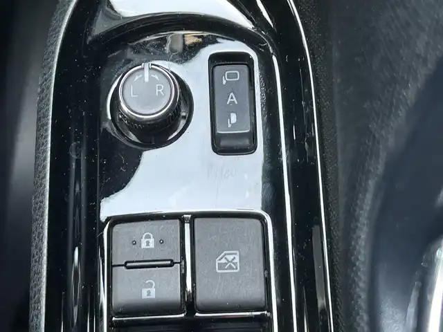 トヨタ ヴォクシー ハイブリッド ZS 煌Ⅱ 岡山県 2019(平31)年 5.1万km ホワイトパールクリスタルシャイン モデリスタエアロ/純正10インチナビ/（AM.FM.BT.TV.CD.DVD）/純正フリップダウンモニター/両側パワースライドドア/トヨタセーフティセンス/・プリクラッシュセーフティ/・オートマチックハイビーム/・レーンディパーチャアラート/バックカメラ/LEDヘッドライト/フォグランプ/びるといんETC/WAC