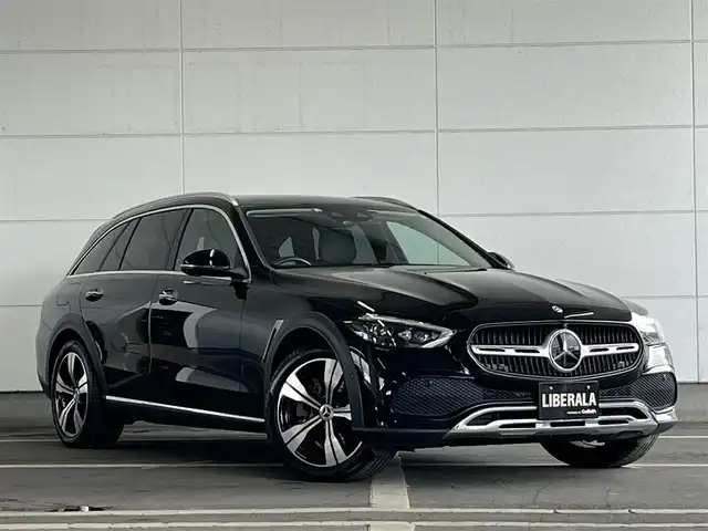 メルセデス・ベンツ Ｃ２２０ｄ 4マチック オールテレイン 山形県 2022(令4)年 2.4万km オブシディアンブラック 4WD/パノラマSR/純正大型ナビ/・Bluetooth/USB/AppleCarPlay/360°カメラ/アダプティブクルーズコントロール/レーンキープアシスト/ブラインドスポットアシスト/ヘッドアップディスプレイ/パーキングアシスト/ステアリングアシスト/アクティブステアリングアシスト/ダウンヒルアシスト/トラフィックサインアシスト/ワイヤレスチャージ/純正LEDライト/・オートライト/オートハイビーム/アンビエントライト(マルチ色)/ブラックレザーシート/・パワーシート/シートヒーターD/N席/パワーリアゲート