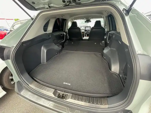 トヨタ ＲＡＶ４ アドベンチャー 大阪府 2020(令2)年 8.6万km アッシュグレーメタリック/アーバンカーキ 純正９インチナビ/   フルセグTV/Bluetooth/USB　/全方位モニター/衝突軽減ブレーキ/横滑り防止装置/コーナーセンサー/ＴＲＤエアロ/レザーシート/ＢＳＭ/前席エアシートヒーター/運転席パワーシート/レーダークルーズコントロール/レーンキープアシスト/ステアリングスイッチ /ダウンヒルアシストコントロール/電動リアゲート/ステアリングヒーター/純正18インチアルミホイール/純正フロアマット/プッシュスタート/スマートキー/ＥＴＣ/ＬＥＤ/禁煙車