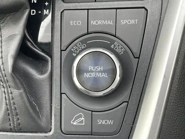 トヨタ ＲＡＶ４ アドベンチャー 大阪府 2020(令2)年 8.6万km アッシュグレーメタリック/アーバンカーキ 純正９インチナビ/   フルセグTV/Bluetooth/USB　/全方位モニター/衝突軽減ブレーキ/横滑り防止装置/コーナーセンサー/ＴＲＤエアロ/レザーシート/ＢＳＭ/前席エアシートヒーター/運転席パワーシート/レーダークルーズコントロール/レーンキープアシスト/ステアリングスイッチ /ダウンヒルアシストコントロール/電動リアゲート/ステアリングヒーター/純正18インチアルミホイール/純正フロアマット/プッシュスタート/スマートキー/ＥＴＣ/ＬＥＤ/禁煙車