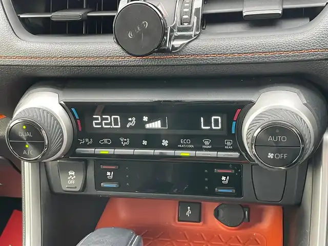 トヨタ ＲＡＶ４ アドベンチャー 大阪府 2020(令2)年 8.6万km アッシュグレーメタリック/アーバンカーキ 純正９インチナビ/   フルセグTV/Bluetooth/USB　/全方位モニター/衝突軽減ブレーキ/横滑り防止装置/コーナーセンサー/ＴＲＤエアロ/レザーシート/ＢＳＭ/前席エアシートヒーター/運転席パワーシート/レーダークルーズコントロール/レーンキープアシスト/ステアリングスイッチ /ダウンヒルアシストコントロール/電動リアゲート/ステアリングヒーター/純正18インチアルミホイール/純正フロアマット/プッシュスタート/スマートキー/ＥＴＣ/ＬＥＤ/禁煙車