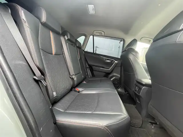 トヨタ ＲＡＶ４ アドベンチャー 大阪府 2020(令2)年 8.6万km アッシュグレーメタリック/アーバンカーキ 純正９インチナビ/   フルセグTV/Bluetooth/USB　/全方位モニター/衝突軽減ブレーキ/横滑り防止装置/コーナーセンサー/ＴＲＤエアロ/レザーシート/ＢＳＭ/前席エアシートヒーター/運転席パワーシート/レーダークルーズコントロール/レーンキープアシスト/ステアリングスイッチ /ダウンヒルアシストコントロール/電動リアゲート/ステアリングヒーター/純正18インチアルミホイール/純正フロアマット/プッシュスタート/スマートキー/ＥＴＣ/ＬＥＤ/禁煙車